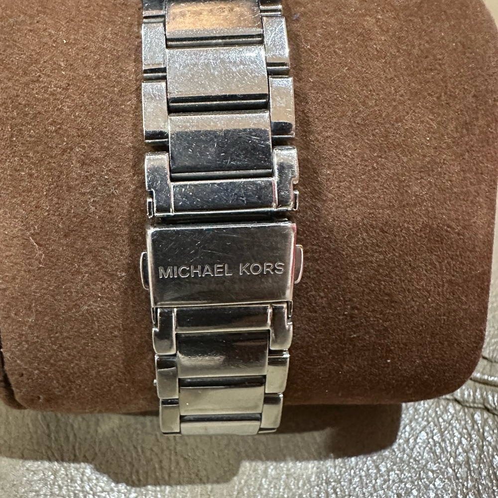 Michael Kors Watch - Picture 4 of 4